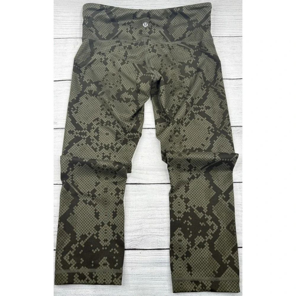 Lululemon Wunder Under Cropped Leggings Women's 6 Olive Green Snake Skin Print